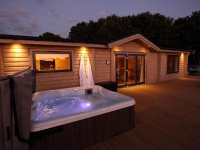 Cambridgeshire Lakes Luxury hot tub lodges