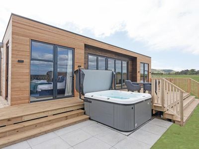 Swanborough Lakes Lodges with hot tubs in East Sussex