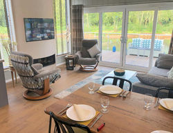 Upton Lakes Floating Lodges in Worcestershire 