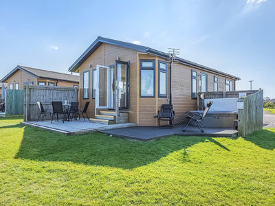 New Oaks Farm Lodges