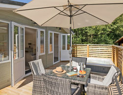 Willow Bay Lodge Escape