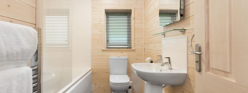 The Pinelog Essence family bathroom