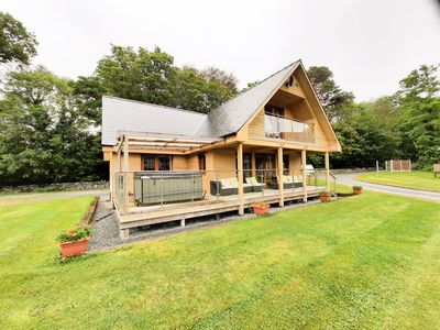 Artro lodges with hot tubs in North Wales. Ramp access