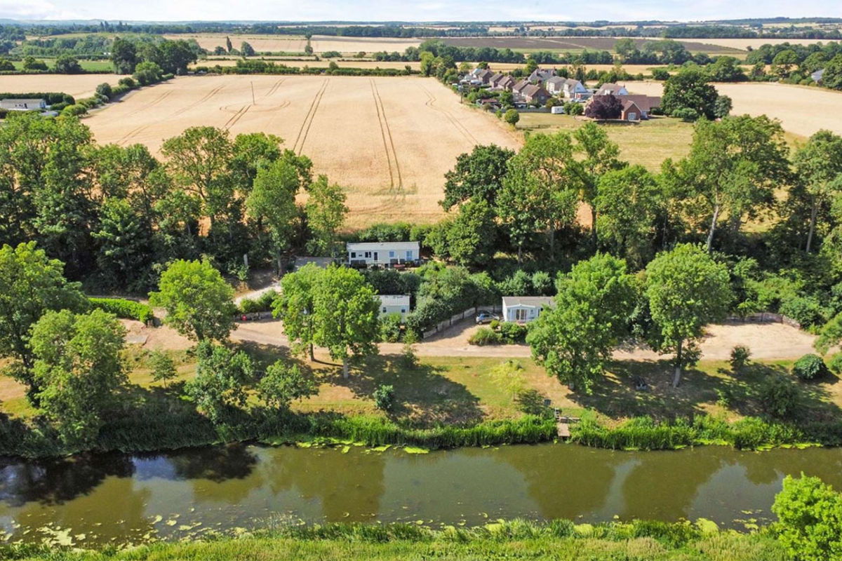 Riverside Holiday Park