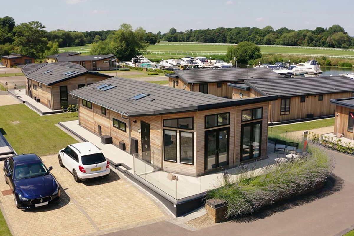 Racecourse Marina Lodges Windsor