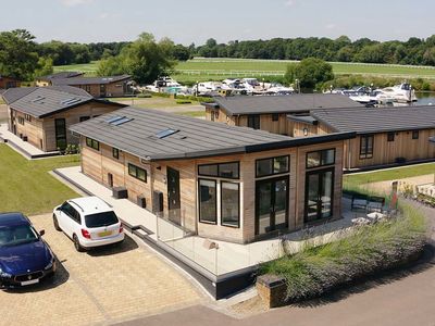 Racecourse Marina Lodges Windsor