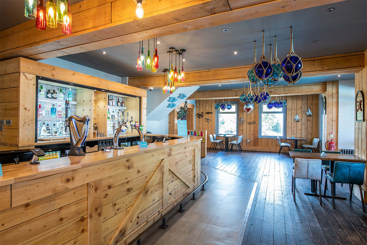 Whitecliff Bay Holiday Park bar