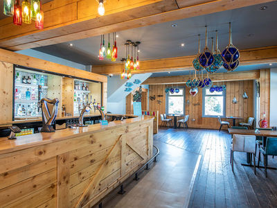 Whitecliff Bay Holiday Park bar