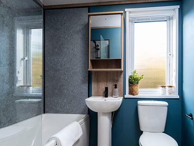Victory Liberté family bathroom