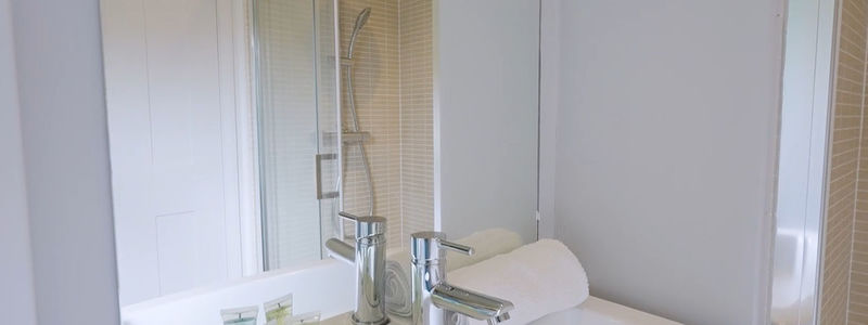 Pathfinder Forest en-suite to master bedroom