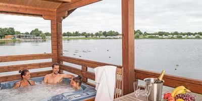 Dacre Lakeside Park hot tub lodges in Yorkshire
