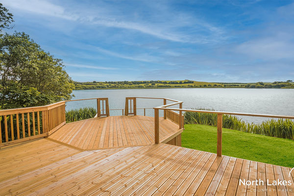 North Lakes Country Park - wake up to views across the lake