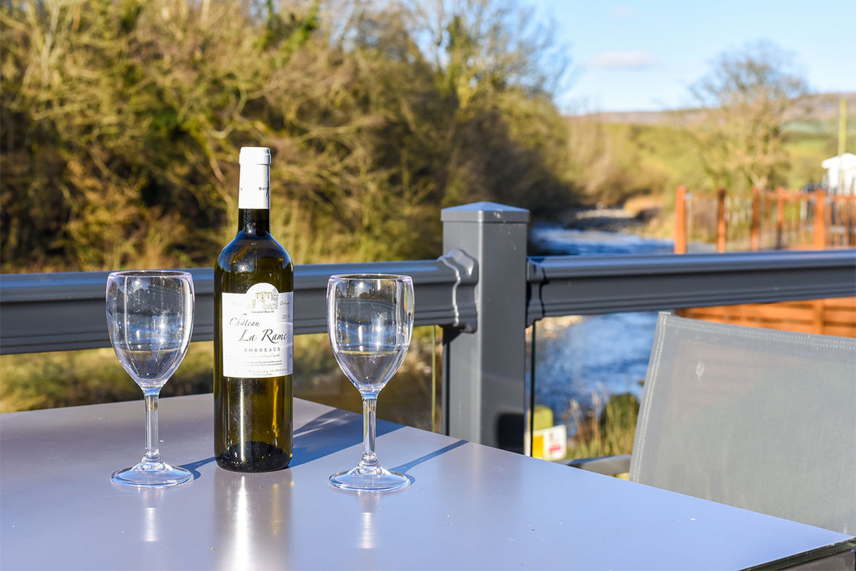 Relax and unwind at Rivers Edge Holiday Home & Lodge Park