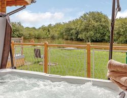 Gadlas Park Windsor Lodges Hot Tub