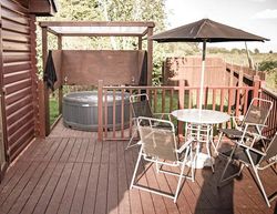 Great Hatfield Lodges Typical Oak Lodge Hot Tub