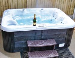 Hawthorn Glen Lodges Clavering Lodge Hot Tub