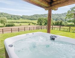 Kitty’s View Country Lodges Hot Tub
