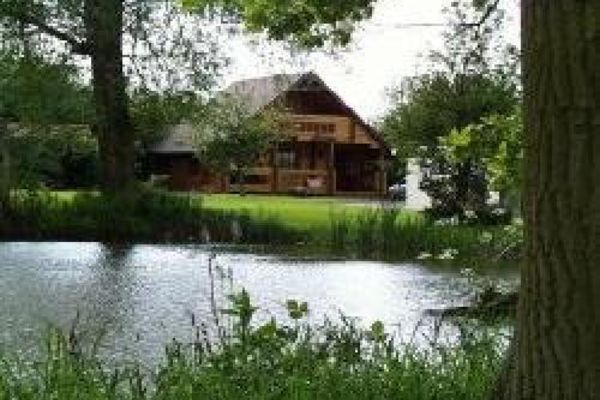 Picture of Lowfields Country Holiday Fishing Retreat, Lincolnshire