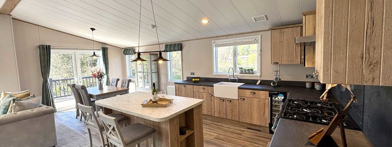 Atlas Debonair Kitchen with Kitchen Island