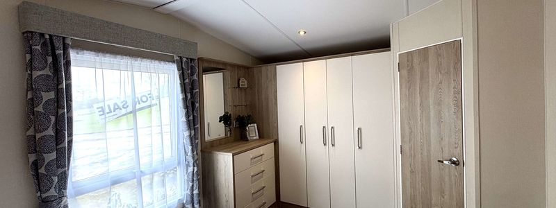 Europa Sequoia Lodge Master Bedroom Storage