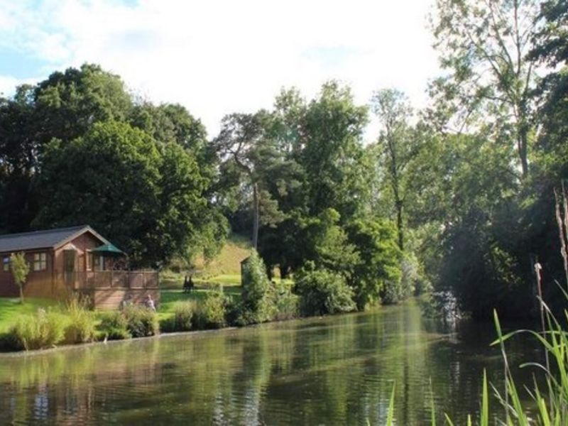 Upton Lakes Lodges in Cullompton, Devon, pet friendly and hot tubs